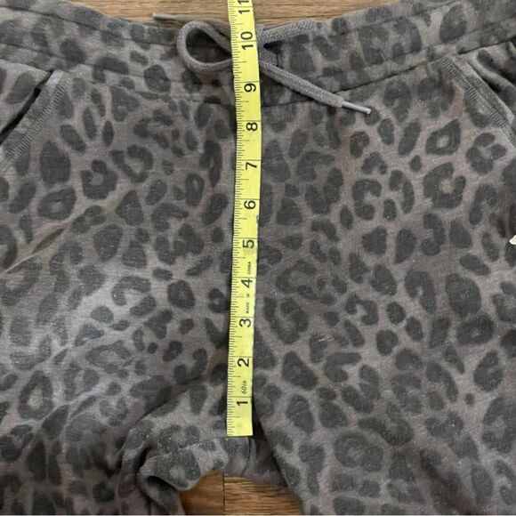 Victoria’s Secret Pink Leopard Thick Fleece Joggers Gray Black White Size Medium - Picture 11 of 14